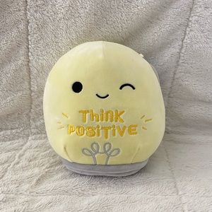 ***CRISSLE THE SQUISHMALLOW NWT***